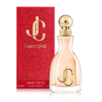 Un flacon de Jimmy Choo I Want Choo Eau de Parfum 40ml avec un bouchon doré se trouve à côté de sa boîte rouge pailletée ornée de lettres dorées et d'un logo "JC" en gras ; le parfum rose pâle reflète l'esprit ludique de la fragrance. Dakar