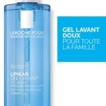Un flacon bleu de La Roche Posay Lipikar Gel Lavant Gel Douche Apaisant Protecteur 400 ml est présenté, décrit comme un nettoyant doux, apaisant et protecteur pour les peaux sensibles et convenant à toute la famille. Dakar
