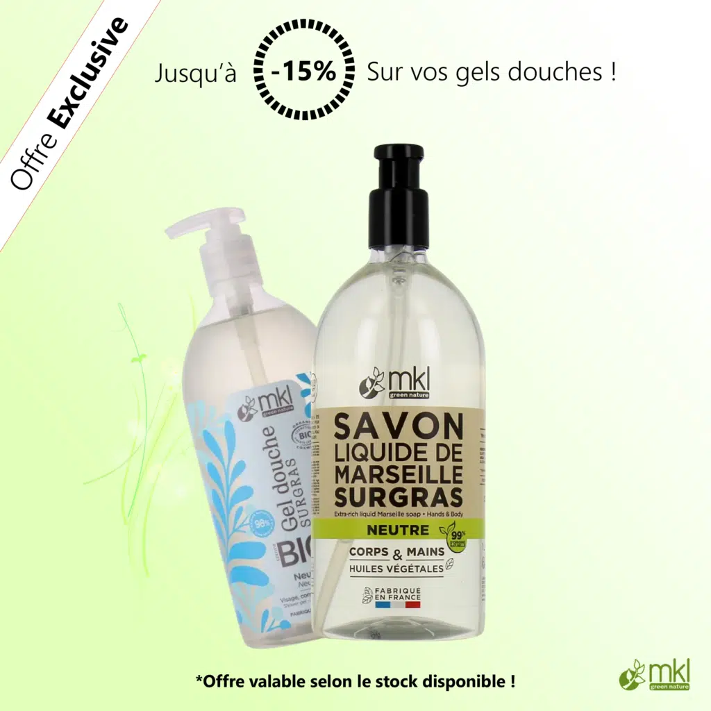 Deux flacons de gel douche Univers Cosmetix, l'un étiqueté « BIO » et l'autre « Savon Liquide de Marseille Surgras », avec une promotion indiquant « Jusqu'à -15% sur vos gels douche ! » sur fond clair. Dakar