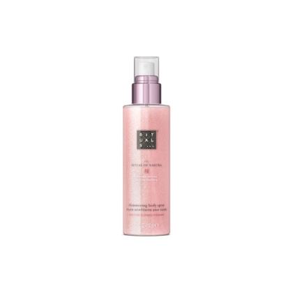 Un flacon rose et scintillant de 150ml de RITUALS The Ritual Of Sakura Brume Scintillante Pour Corps avec un bouchon argenté et une pompe blanche est présenté sur un fond blanc. Dakar