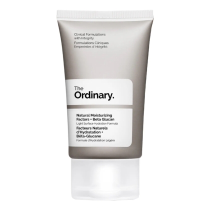 Un tube de 30 ml de The Ordinary Natural Moisturizing Factors + Beta Glucan présente la marque grise et blanche emblématique de The Ordinary et affiche des détails clairs sur le produit sur le devant. Dakar
