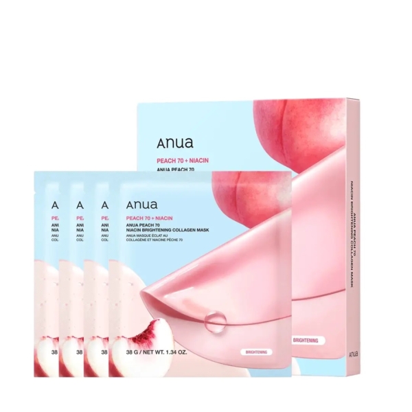 Four Anua Masque Collagène Éclaircissant à la Peach et à la Niacine 4 pièces packets are shown in front of the matching box, all featuring peach and light blue designs with peach slice images and product details. Dakar
