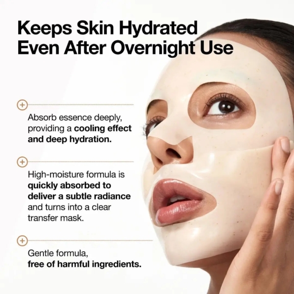 Une femme porte le masque Anua Éclat au Collagène Riz 70 Glow, qui offre une hydratation profonde, une sensation de fraîcheur, un éclat à absorption rapide et une formule douce exempte d'ingrédients nocifs. Dakar