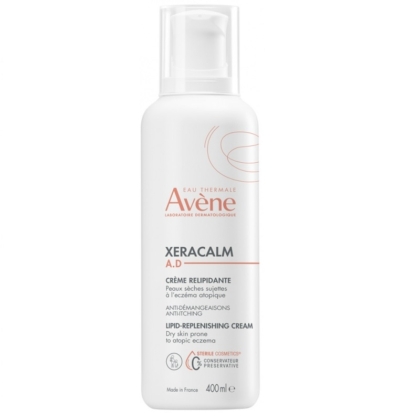 Un flacon blanc de 400 ml d'Avène XeraCalm AD Crème Relipidante avec une pompe et un marquage gris-orange se trouve à côté de l'Avène Hyaluron Activ B3 Crème Régénération Cellulaire. Dakar