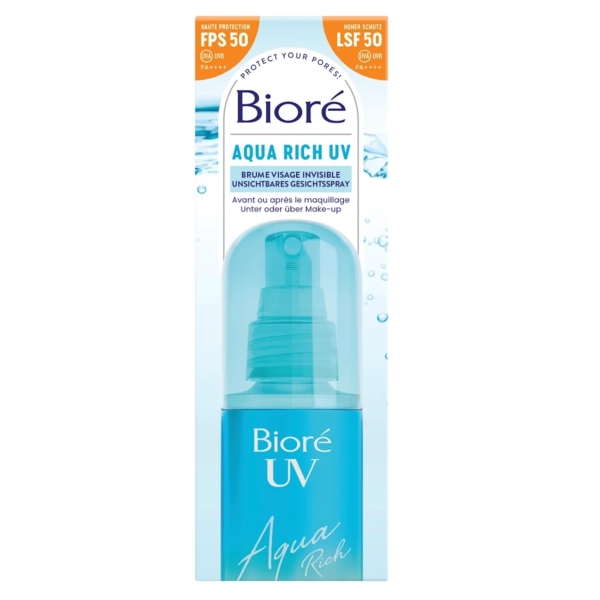Un flacon de Biore Brume Spray Solaire Spf50 Aqua Rich UV 60 ml dans un emballage bleu et blanc avec des motifs de gouttes d'eau et des détails sur le produit en anglais, français et allemand. Dakar