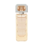 Le Hugo Boss Woman Fruity Eau de Toilette pour femme 30ml se présente dans un flacon rectangulaire en verre avec de subtiles stries latérales ondulées, un liquide de couleur pêche clair à l'intérieur et un bouchon argenté et transparent en forme de pierre précieuse. Dakar
