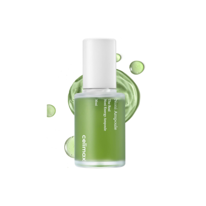Un flacon vert de Celimax Ampoule Éclat Anti Age The Real Noni Energy 30 ml avec un bouchon blanc est présenté sur un fond blanc, accentué par des gouttes de liquide vert et un tourbillon - soulignant son pouvoir rajeunissant. Dakar