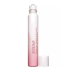 Un tube haut et fin, dégradé de rose et de blanc, étiqueté "Clarins white plus Concentré Localisé anti-taches 7ml", avec un applicateur roller et un bouchon blanc séparé, reflète l'élégance des emballages de soins de la peau haut de gamme. Dakar