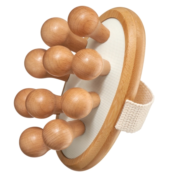 La Brosse à Main Anti Cellulite avec Picots en Bois d'Ebelin est un outil de massage manuel en bois avec de multiples boutons arrondis, une base circulaire texturée blanche et une sangle en tissu pour une prise en main facile. Dakar