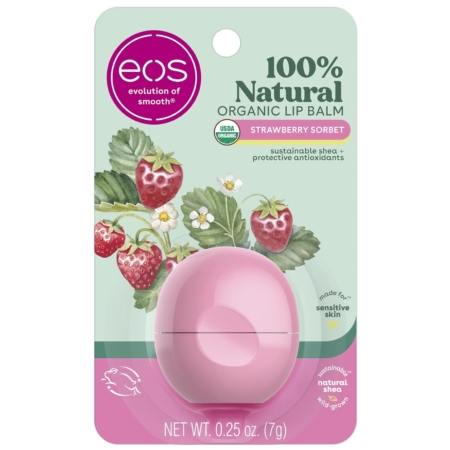 Un EOS Baume à Lèvres Sphère Sorbet Fraise Biologique Onctueux affiche dans son emballage "100% Natural Organic Lip Balm, Strawberry Sorbet" avec des fraises, des feuilles, la certification USDA Organic, et convient aux peaux sensibles. Dakar