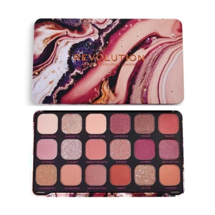 La Palette de Fards à Paupières Forever Flawless Allure 18 Nuances de MakeUp Revolution comporte 18 teintes rectangulaires mates, brillantes et pailletées dans les tons roses, mauves et bruns, chacune nommée sous la palette. Le couvercle présente un motif marbré. Dakar