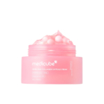 Un pot rose de Medicube PDRN Pink Collagène Capsule Crème Éclat Effet Glass Skin 55 ml présente des capsules roses visibles dans une crème translucide, étiquetées avec les détails du produit en texte blanc. Dakar