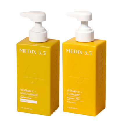 Deux flacons à pompe rectangulaires jaunes de Medix 5.5 Kit Éclat et Soin Vitamine C Niacinamide et Curcuma (Gel Douche + Lait), chacun de 544 ml (18 fl oz), avec des pompes blanches. Dakar
