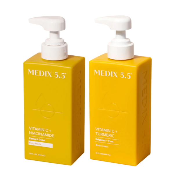 Deux flacons à pompe rectangulaires jaunes de Medix 5.5 Kit Éclat et Soin Vitamine C Niacinamide et Curcuma (Gel Douche + Lait), chacun de 544 ml (18 fl oz), avec des pompes blanches. Dakar