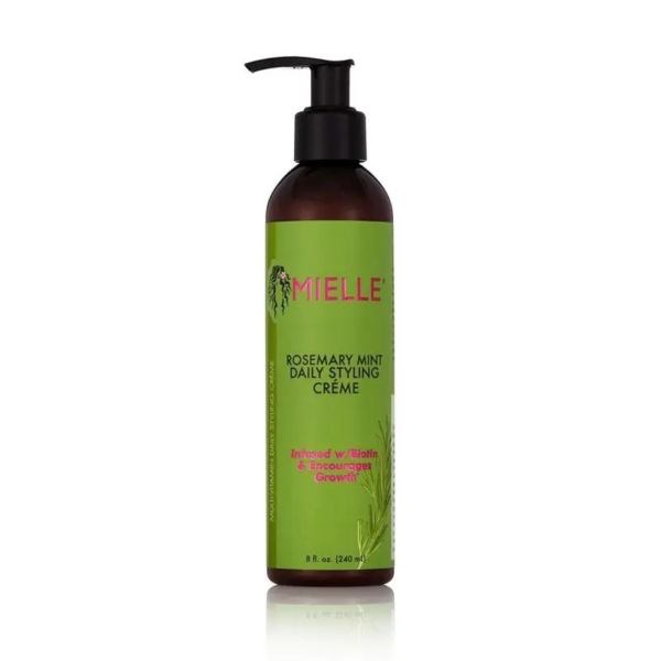 Un flacon de Mielle Organics Crème Coiffante Revitalisante à l'Huile de Romarin 240ml avec une pompe noire, une étiquette verte et un texte rose. Comme la Crème à l'Huile de Ricin Asiam, elle est enrichie en biotine pour favoriser la pousse des cheveux. Dakar
