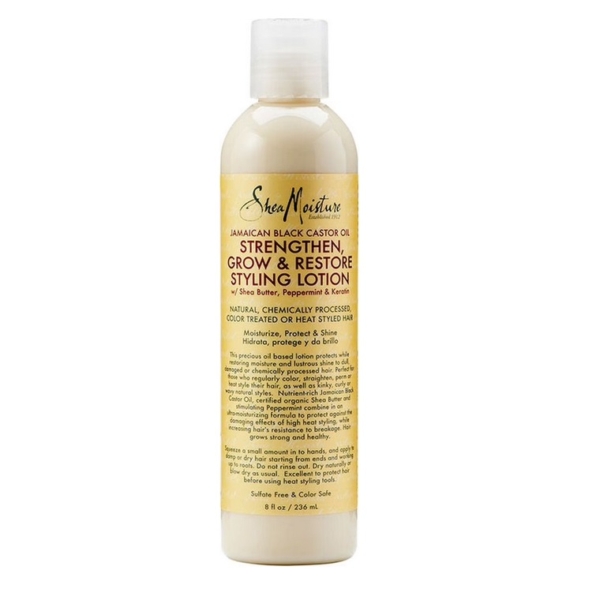 Un flacon de SHEA MOISTURE JAMAICAN BLACK CASTOR Lotion Coiffante 236ml avec une étiquette jaune et un bouchon noir, inspiré par des produits nourrissants comme Shea Moisture Miel de Manuka et Yaourt Après-Shampoing. Dakar
