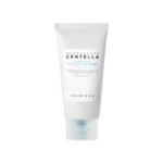 Tube blanc de la crème apaisante SKIN1004 Madagascar Centella avec un texte bleu sur le devant, debout sur un fond blanc uni. Dakar