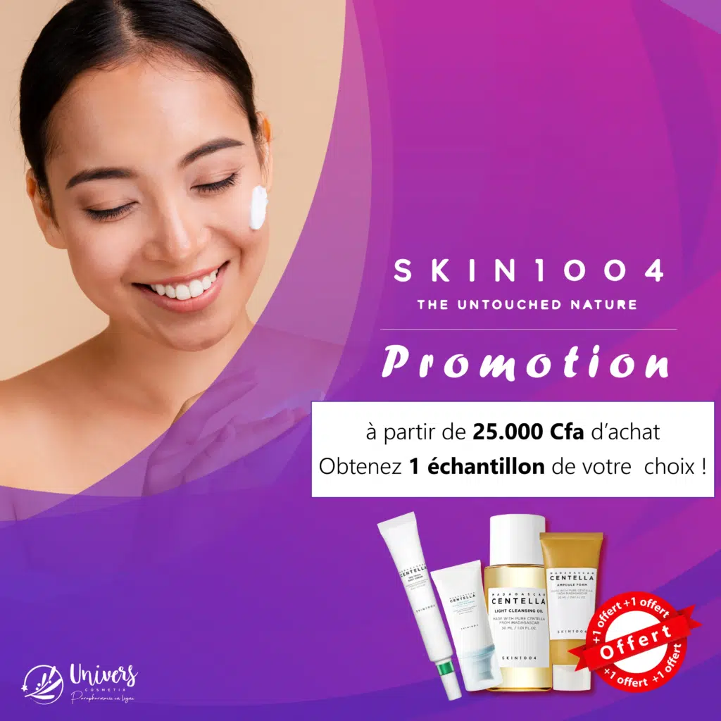 Une femme souriante s'applique de la crème sur le visage. Sur la droite, des produits de soin sont présentés avec un texte en français faisant la promotion d'une offre Skin1004 : un échantillon gratuit pour tout achat supérieur à 25 000 CFA. L'arrière-plan est violet. Dakar