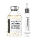 Un flacon et une seringue de Sungboon Editor Ampoule Lifting Intensif aux Peptides de Soie 35 ml, un produit de soin avec un liquide transparent et des fils d'or (1.18 fl. oz.). Dakar
