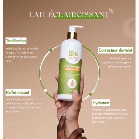 Une main tient un flacon de lotion "Big Nora Lait Éclaircissant". L'arrière-plan énumère des avantages tels que la tonification, le raffermissement, l'uniformisation du teint et l'hydratation, avec un texte en français et des motifs verts et dorés. Dakar
