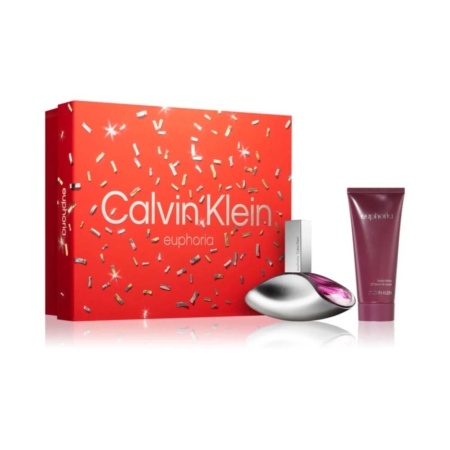 Le Coffret Euphoria Parfum Cadeau pour Femme de Calvin Klein comprend un flacon de parfum argenté, un tube de lotion pour le corps violet et un petit vaporisateur de parfum, le tout dans un coffret rouge festif. Dakar