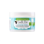 Le pot blanc du Masque de traitement capillaire pénétrant à l'eau de coco de Camille Rose (240 ml) présente une étiquette verte et blanche avec des accents noirs et jaunes, conçue pour offrir une hydratation maximale. Dakar