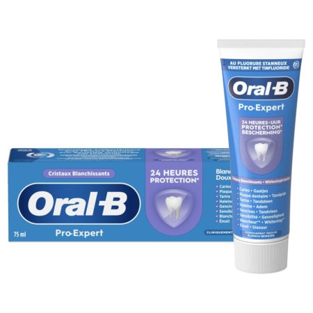 Une boîte et un tube vertical de Oral-B Dentifrice PRO-EXPERT Advanced Extra Blanchissant 75ml, dans un emballage bleu et blanc avec un graphique de dent, met en évidence la protection 24 heures et les cristaux blanchissants. Dakar