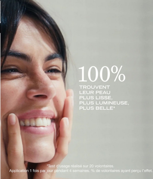 Une femme souriante se touche les joues avec les deux mains. Le texte français superposé indique : "100% trouvent leur peau plus lisse, lumineuse et belle". Ci-dessous, un petit texte sur un test de soin pour Payot Lotion Tonique Éclat Visage Tous Types de Peaux 400ml. Dakar