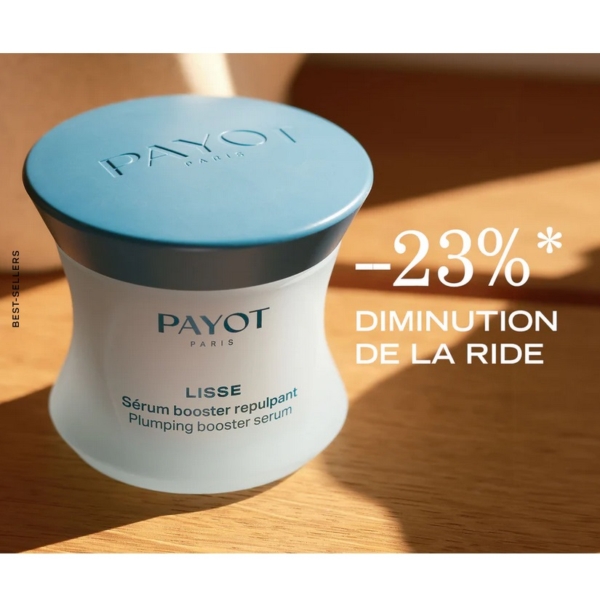 Un pot de Payot Sérum Booster Repulpant Effet Lissant Immédiat à l'Acide Hyaluronique 50ml repose sur une surface en bois en plein soleil, avec à côté un texte indiquant "-23%* DIMINUTION DE LA RIDE". Dakar
