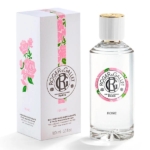 Le flacon de 100 ml de l'Eau de parfum Rose de Roger et Gallet se trouve à côté de son coffret blanc orné de roses roses et de touches d'or. Le flacon transparent est doté d'un bouchon blanc et or et d'une étiquette assortie qui complète l'élégant emballage. Dakar