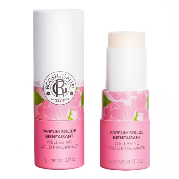 Deux tubes cylindriques roses et blancs de Roger et Gallet Rose Parfum Solide Parfum 5g, l'un avec le bouchon et l'autre sans le bouchon pour montrer le bâton de parfum à l'intérieur. Dakar