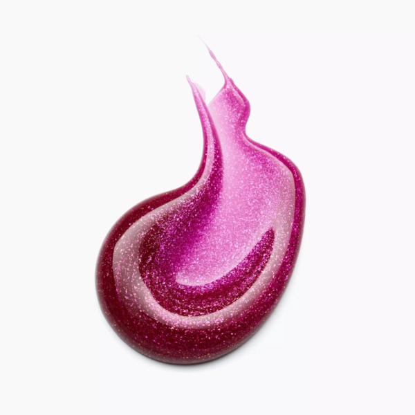 Un tourbillon brillant et scintillant de Catrice Plump It Up Lip Booster Gloss Effet Repulpant 3,05 ml dans les tons magenta apparaît sur un fond blanc, avec des bords fluides et incurvés et des paillettes scintillantes pour un effet repulpé. Dakar