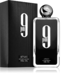 Un flacon d'eau de parfum Afnan 9 PM noir avec un bouchon argenté se trouve à côté de sa boîte assortie à rayures noires. Tous deux arborent un "9" et un "pm" blancs en gras, et les détails du produit sont imprimés au bas du flacon. Dakar