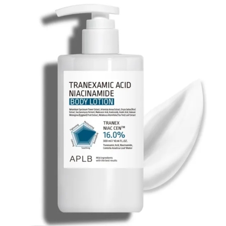 Un flacon-pompe blanc étiqueté "Aplb Lait Anti Tache Tranexamic Acide Niacinamide 300 ml" se trouve à côté d'une couche de lotion blanche, l'étiquette soulignant la présence de 16 % de niacinamide et d'ingrédients doux et apaisants. Dakar