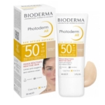 Tube et boîte de 30 ml de Bioderma Photoderm AR Crème Anti-Rougeurs SPF50+ pour les peaux réactives, avec anti-rougeurs et protection solaire. L'emballage est étiqueté en français et en anglais. Dakar