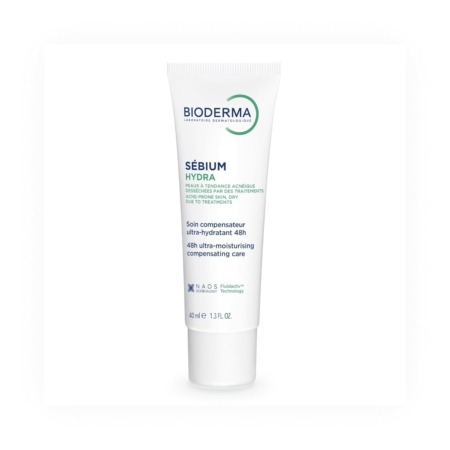 Un tube blanc de Bioderma Sébium Hydra Soin Ultra Hydratant Compensateur 40 ml se tient debout sur un fond blanc, avec un texte bleu et vert sur l'étiquette. Dakar