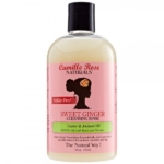 Un flacon de 355ml de Camille Rose Naturals Shampooing au Gingembre SWEET GINGER avec une étiquette rose, contenant des huiles de ricin et d'anis, sans sulfate, et convenant à tous les types et textures de boucles. Dakar