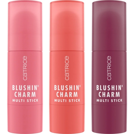 Trois Catrice Blushin' Charm Multi Stick Blush en Stick 5,5 g se tiennent debout dans des emballages rose, corail et prune, chacun portant le nom du produit clairement imprimé en texte blanc. Dakar