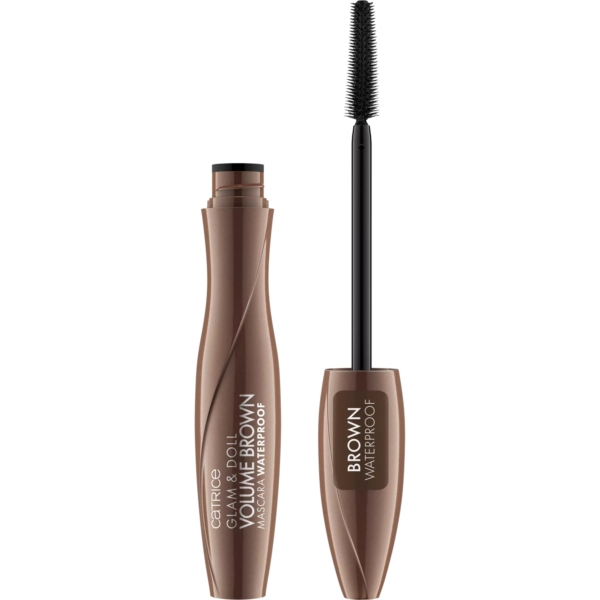 Un tube élégant et incurvé de Catrice Mascara Waterproof Glam&Doll Volume Longue Tenue Brown 10 ml est montré avec le bouchon enlevé, révélant la baguette. L'emballage porte la mention "Waterproof Brown". Dakar