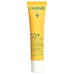 Le tube jaune de Caudalie Crème Solaire Vinosun Fluide Très Haute Protection SPF50+ 40ml offre une protection solaire antioxydante, légère et sans parfum, avec une très haute protection UVA/UVB et un soin respectueux des océans. Dakar