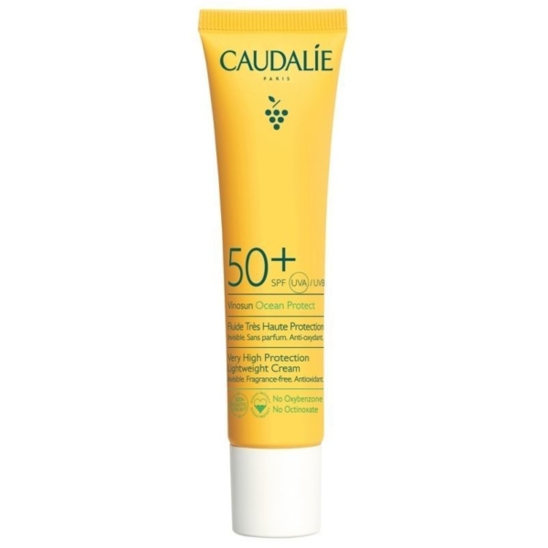 Le tube jaune de Caudalie Crème Solaire Vinosun Fluide Très Haute Protection SPF50+ 40ml offre une protection solaire antioxydante, légère et sans parfum, avec une très haute protection UVA/UVB et un soin respectueux des océans. Dakar