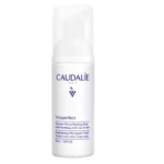 Un flacon blanc de 50 ml de Caudalie Vinoperfect Mousse Micro Peeling Éclat avec un distributeur à pompe, un texte violet et une grappe de symboles de raisin sur l'étiquette frontale. Dakar