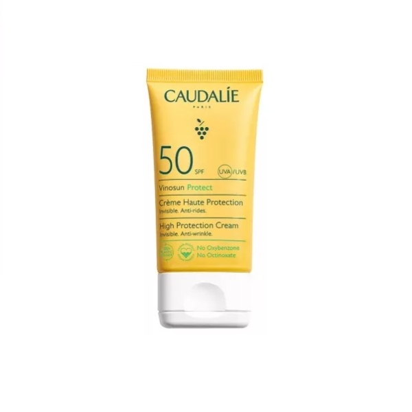 Caudalie Vinosun Protect Crème Haute Protection SPF50 50 ml offre une protection UVA/UVB et un soin anti-rides dans un tube jaune avec des accents verts et blancs et une icône de raisin. Dakar