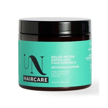 Un pot de In HairCare Gelée Detox Gommage Cuir Chevelu 200ml avec une étiquette verte et noire sur fond blanc. Dakar