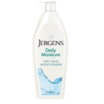 Le Lait Corporel Daily Moisture 621ml de Jergens est présenté dans un flacon blanc avec un bouchon à pompe, un texte bleu et un graphique représentant une éclaboussure d'eau - idéal pour hydrater les peaux sèches. Dakar