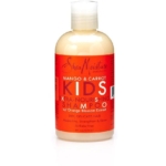 Shea Moisture KIDS Shampoing Nourrissant à la Mangue Carotte 236ml pour les cheveux secs et délicats contient de l'extrait de fleur d'oranger. Ce flacon beige avec une étiquette orange contient 236 ml. Dakar