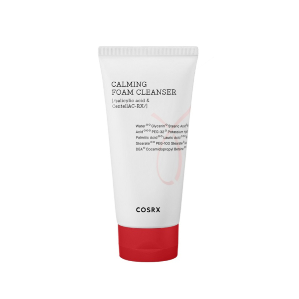 Un tube blanc de Cosrx Ac 2.0 Nettoyant Moussant Apaisant 50 ml avec un bouchon rouge se détache sur un fond blanc uni. L'étiquette met en évidence les ingrédients clés, notamment l'acide salicylique et la Centella AC-RX. Dakar