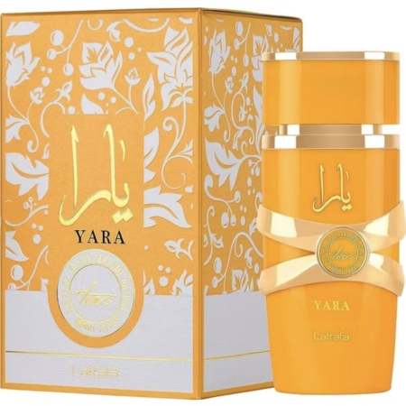 Une boîte à parfum orange vif avec des motifs floraux dorés et des écritures arabes à côté d'un flacon orange assorti étiqueté "YARA" par Lattafa. Le flacon est orné d'accents dorés et d'une bande décorative dorée. Dakar