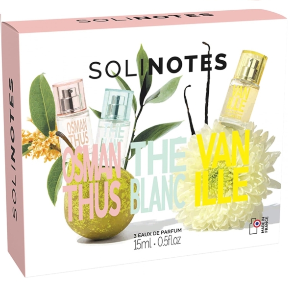 Le Coffret Découverte Osmanthus Thé Blanc Vanille de Solinotes comprend trois parfums de 15 ml dans un coffret essentiellement blanc avec des accents pastel et un texte en gras, sur des fonds floraux et fruités pour une ambiance fraîche et invitante. Dakar