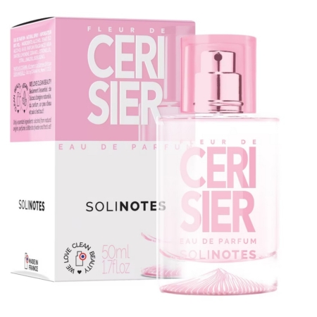 L'Eau de Parfum Fleur De Cerisier 50 ml pour Femme de Solinotes est présentée dans un flacon et une boîte transparents, tous deux avec des accents roses et un design moderne et minimal. Un étiquetage élégant donne un aspect frais et stylé. Dakar